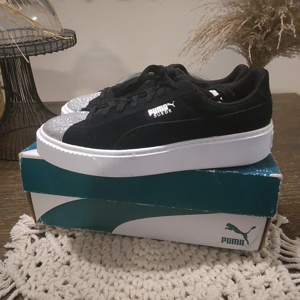 Clearence Sale No Offers!!!!!!!!!!!! Kids Puma Suede Platform Glam Sneakers NWT